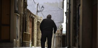 Istat, Italia vecchia e longeva: ancora in calo le nascite ma è record di centenari