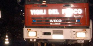 Roma, fiamme in una baracca in via Appia Nuova: morto un uomo