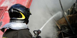 Fumo dai pannelli solari di un’azienda a Castiglione delle Stiviere. Vigili del Fuoco al lavoro due ore