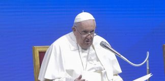 Papa “Ridurre le spese militari in favore di bisogni umanitari”
