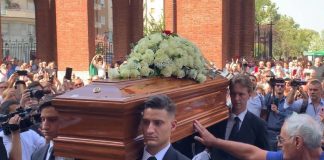 Ultimo saluto a Toto Cutugno tra applausi e le note de “L’Italiano”