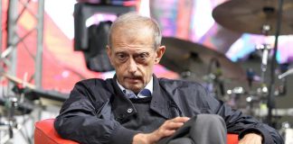 Fassino e la busta paga in Aula: “Sono stato ingenuo, ma ho detto la verità”