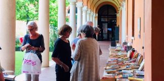Con il mercatino del libro usato al Baratta raccolti fondi per la biblioteca Manfrediana di Faenza