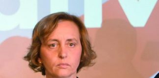 Germania, vice leader AfD assalita a evento pubblico e imbrattata con feci
