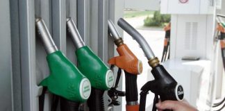 Benzina a 2,722 euro al litro sull’A8, al distributore premio ‘Attila, nemico dei consumatori’