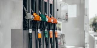 Caro benzina, da oggi cartelloni con prezzo medio: come funziona e cosa significa