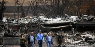 Incendi Hawaii, Biden sui luoghi del disastro: “Faremo tutto il possibile”