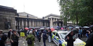 Londra, accoltellato mentre era in fila per il British Museum: arrestato l’aggressore