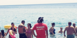 Calabria, cane vigili fuoco salva bimbi su canoa