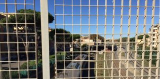 Ostia, spari dal bus: caccia all’uomo