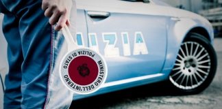 Auricolari nascosti per superare l’esame teorico della patente. Nei guai due cingalesi