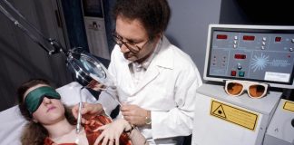 Salute, dermatologi: “Pelle più esposta ai raggi solari, mappate i nei dopo le vacanze”