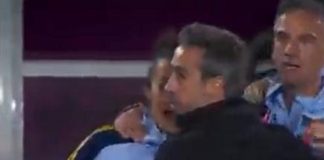 Spagna, altro scandalo: il ct tocca il seno dell’assistente – Video