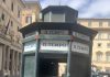 Roma, l’edicola del potere diventa telematica, a piazza Colonna deputati in fila e premier habituè