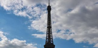 Francia, evacuata Tour Eiffel per allarme bomba