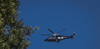 Cuneo, uccide il padre a coltellate e un altro uomo: in fuga nei boschi
