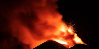Etna in eruzione, allerta sale a ‘preallarme’