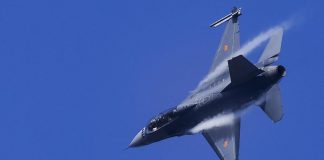 Ucraina, Olanda e Danimarca forniranno F-16. Zelensky: “Decisione storica”
