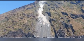 Frana a Stromboli, paura per un gommone
