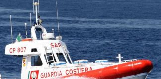 Garda, ragazza di 20 anni annega nel lago: avrebbe tentato di salvare il fratello
