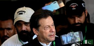 Pakistan, ex premier Khan condannato a 3 anni per corruzione