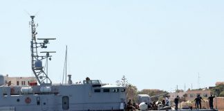 Migranti, continua a svuotarsi hotspot di Lampedusa