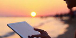Vamonos vacanze, in ferie più di un italiano su 2 risponde a telefonate ed email di lavoro