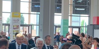 Meeting di Rimini, Mattarella accolto dagli applausi della folla