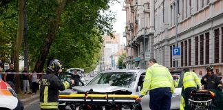 Incidente oggi Milano, scontro tra due auto: grave pedone