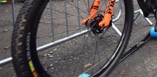 Mondiali ciclismo 2023, gara in linea interrotta per protesta