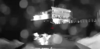 Ucraina, droni Kiev colpiscono petroliera russa vicino ponte Crimea – Video