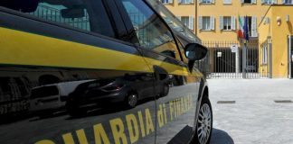 Migranti, chiedeva soldi per superare esame italiano: sospeso insegnante a Milano