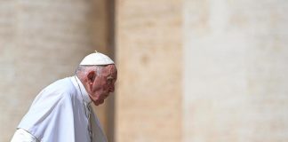 Migranti, Papa: “Da inizio anno 2mila morti in mare, piaga aperta nella nostra umanità”