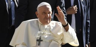 Lgbtq, Papa: “Anche le transessuali sono figlie di Dio”