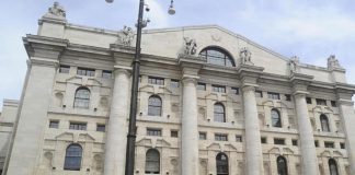 Borsa, Piazza Affari maglia nera in Europa con extraprofitti