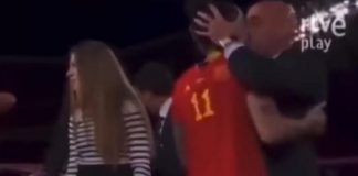 Spagna, bacia giocatrice sulla bocca: presidente federcalcio nella bufera