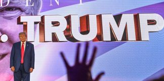 Trump: “Rischio 561 anni di carcere, è caccia alle streghe”