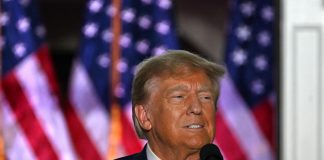 Trump si dichiara non colpevole e attacca Biden