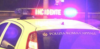 Incidente Ostia, scontro tra auto: una si ribalta, altro conducente scappa