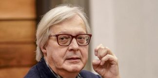 Galleria Vittorio Emanuele II vandalizzata a Milano, Sgarbi: “Hanno perso occasione per buttarsi giù”