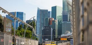 Venerdì rosso a Singapore, Ferrari in testa nelle libere