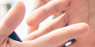 Anello troppo stretto al dito, servono i pompieri