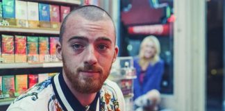 Angus Cloud, l’attore morto “per overdose accidentale”