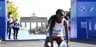 Maratona Berlino, etiope Assefa migliora di 2′ il record del mondo femminile