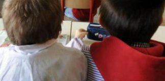 Scuola e allarme pidocchi, presidi: “Servono profilassi e attenzione famiglie”