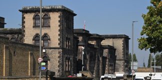 Gb, catturato il detenuto evaso aggrappandosi al camioncino delle consegne