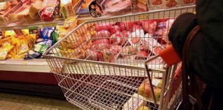 Altroconsumo: “Fino a 3.455 euro annui di risparmio per famiglie scegliendo bene i punti vendita”