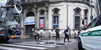 Milano, ciclista travolta e uccisa da camion. Famiglia: “No fatalità”