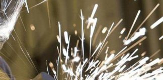 Produzione industriale in calo a luglio. Urso: “Dati Istat segnale di allarme”