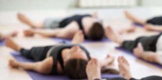 Gb, cittadino denuncia “omicidio di massa” in un caffè: è una lezione yoga